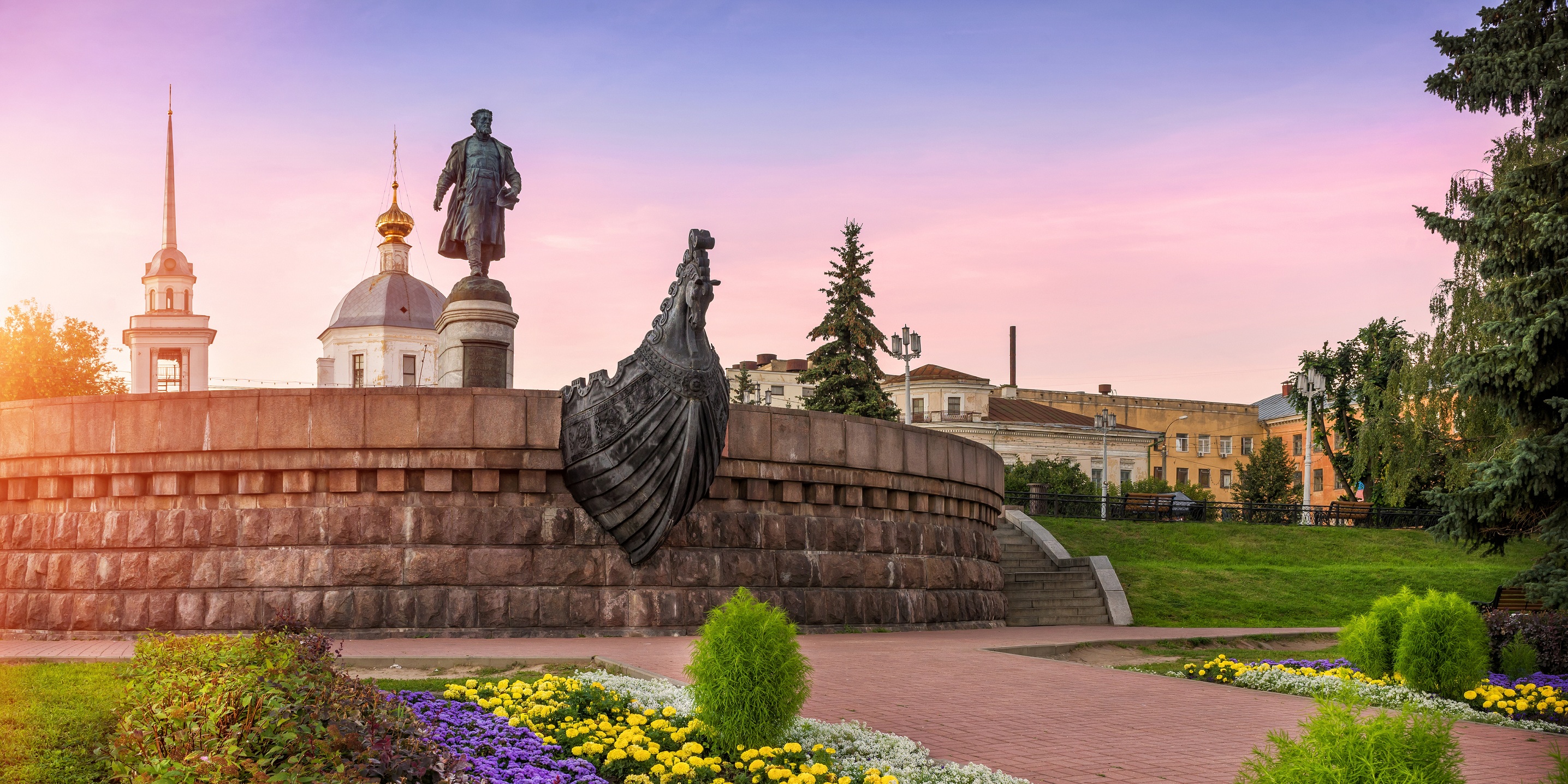 Памятник афанасию никитину в твери фото Автобусные туроператоры Уфы, автобусные туры по России 2021 Туроператор Истоки У