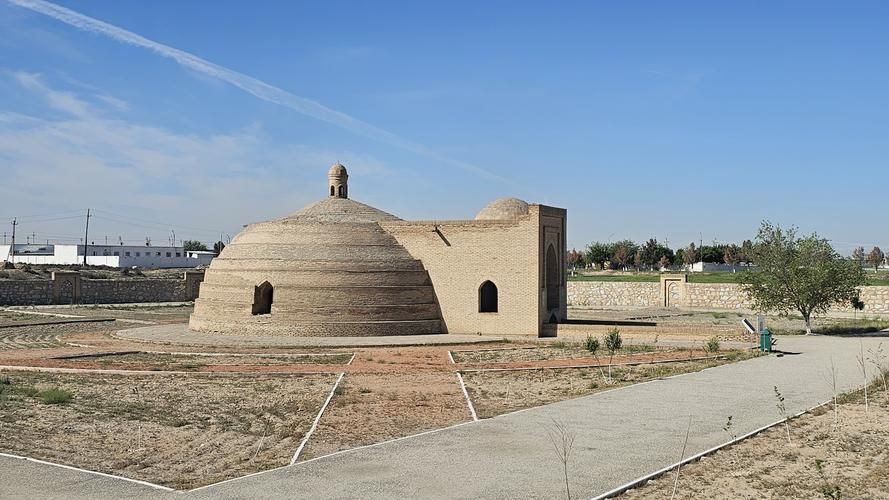 Самарканд в огнях Рождества: Где восток встречает Новый год