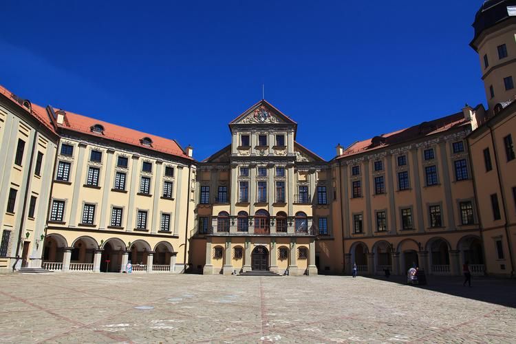 Автобус | Замки — как книги. Крепость — как последняя страница