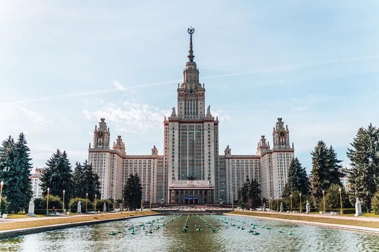 Весенний парад: встречаем Первомай в столице