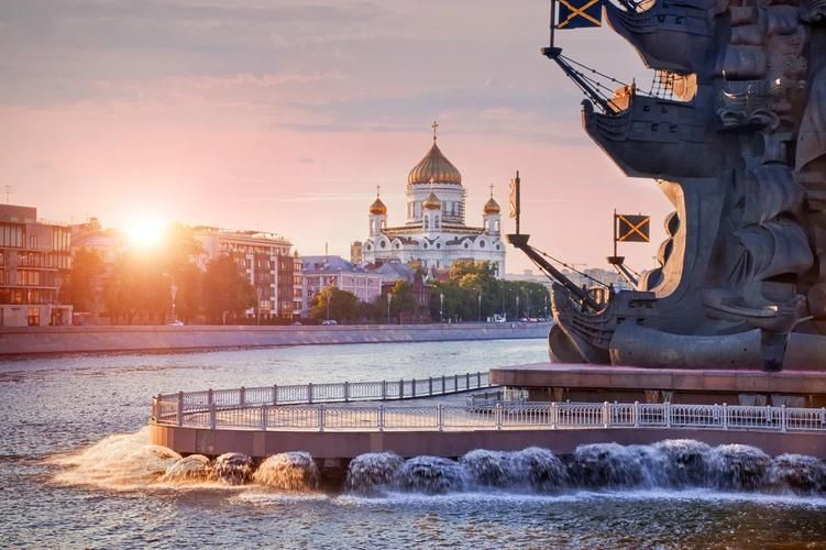 Весенний парад: встречаем Первомай в столице